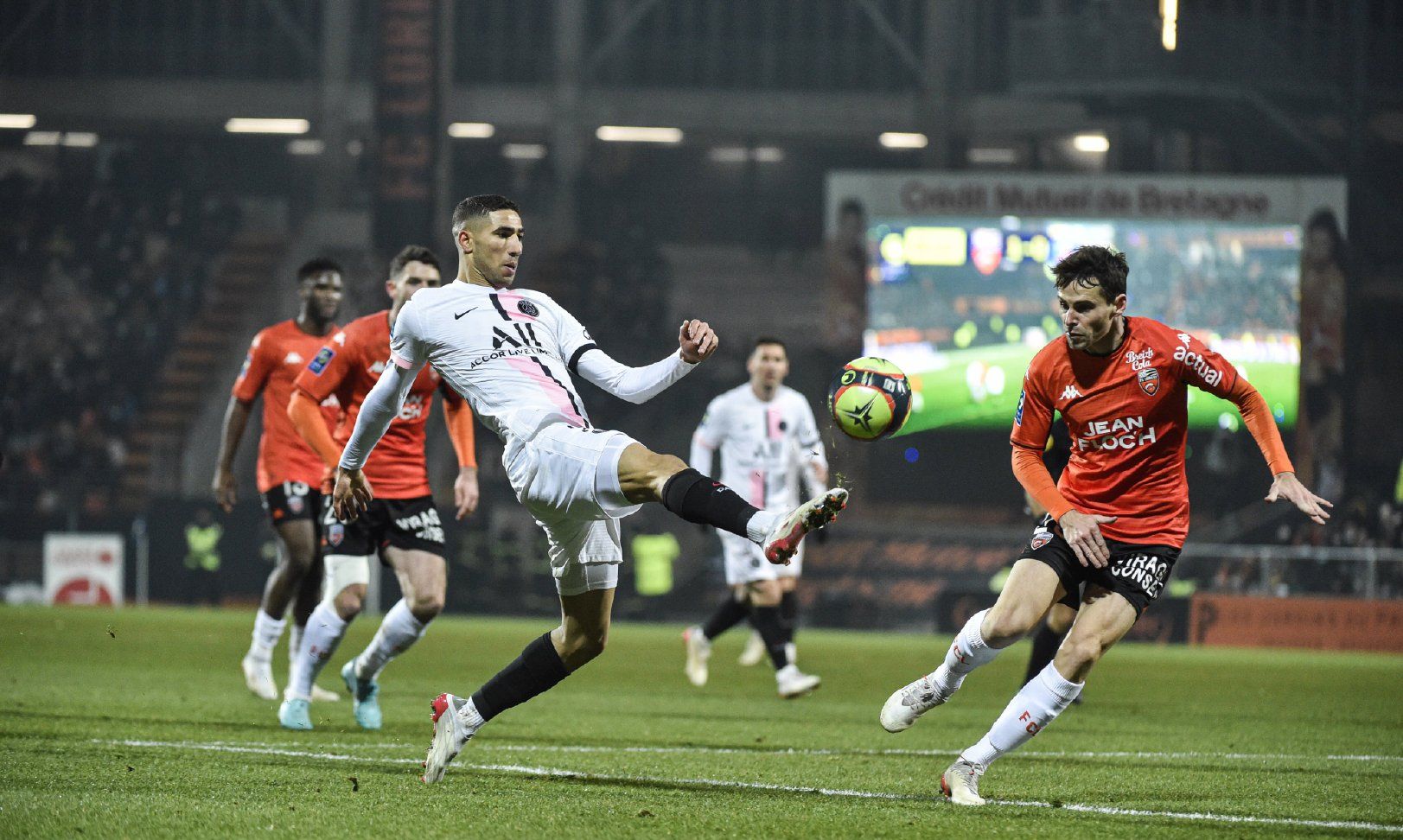 华体会下载-巴萨轻取切尔西，贝尔补时绝平法甲  第2张