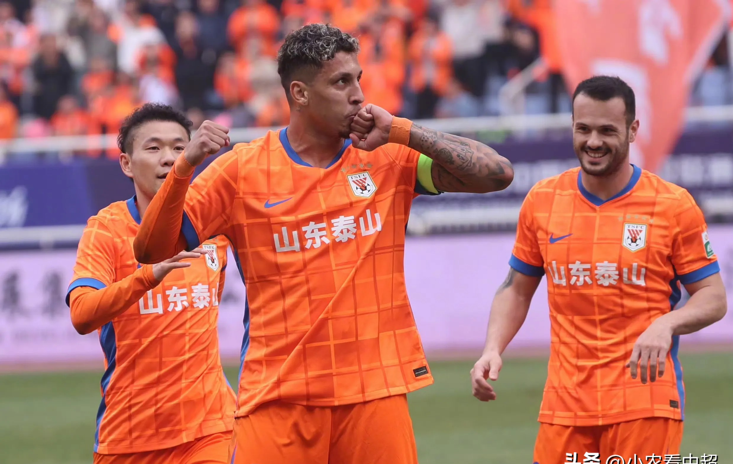 华体会登录-上海绿地申花队员互相激励,冲击联赛榜首的简单介绍 第2张 华体会登录-上海绿地申花队员互相激励,冲击联赛榜首的简单介绍 第2张